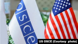 유럽안보협력기구(OSCE) 깃발과 미국 성조기.