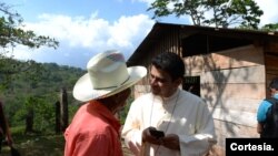 Monseñor Rolando Álvarez el 18 de abril de 2018 en una comunidad rural en Matagalpa. Foto: Cortesía Óscar Navarrete/La Prensa