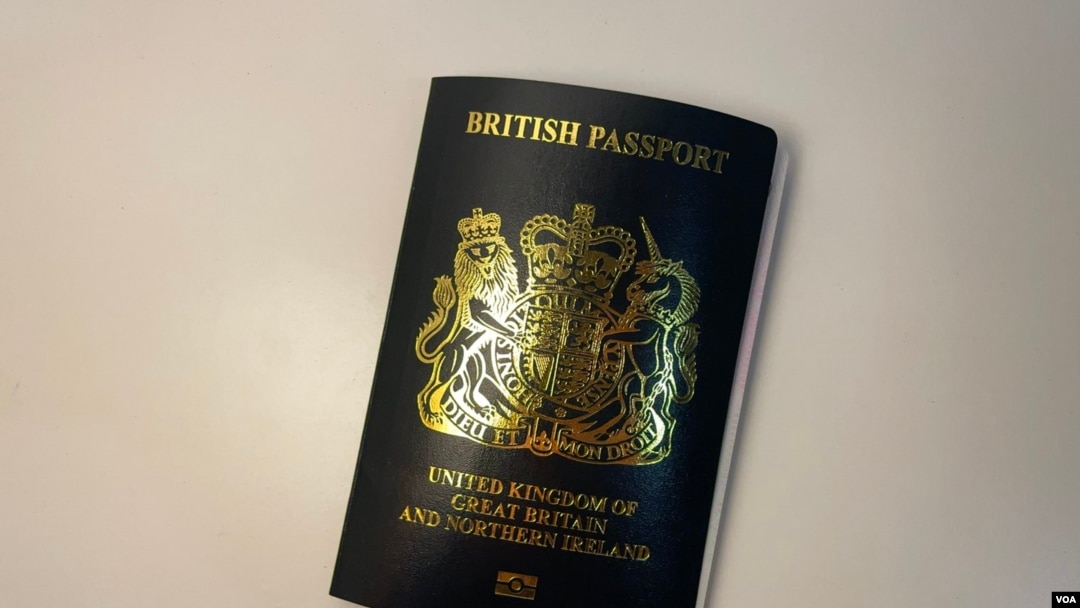 英国国民海外护照 （摄影：美国之音郑乐捷）