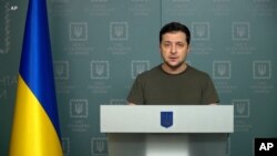 ARHIVA - Ukrajinski predsednik Volodimir Zelenski. U novoj poruci građanima poručio je da ostaje u Kijevu "dok se rat ne završi". 