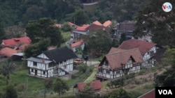 La Colonia Tovar es famosa en Venezuela por sus casas de estilo bávaro de techos rojos. Foto: Nicole Kolster, VOA.