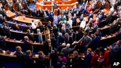 U.S. representatives gather on the House floor at the U.S. Capitol in Washington, Jan. 7, 2023.