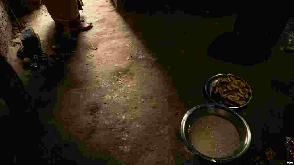 Aslan Devi Yadav, 41, prepares lunch for her four kids. With little money, the family eats mostly rice and some vegetables in the Dhanusha district of Nepal, August 2022 (Yan Boechat/VOA)