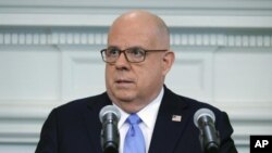 ARCHIVO - El gobernador de Maryland, Larry Hogan, habla en una conferencia de prensa el 8 de febrero de 2022 en Annapolis, Maryland.