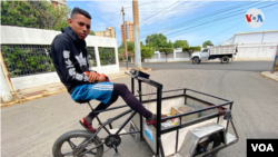 Joel, revendedor de aluminio en Venezuela. [Foto: Gustavo Ocando]