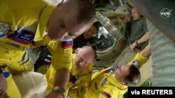 Ruski kosmonauti pristižu u Međunarodnu svemirsku stanicu (Foto: NASA TV/Handout via REUTERS)