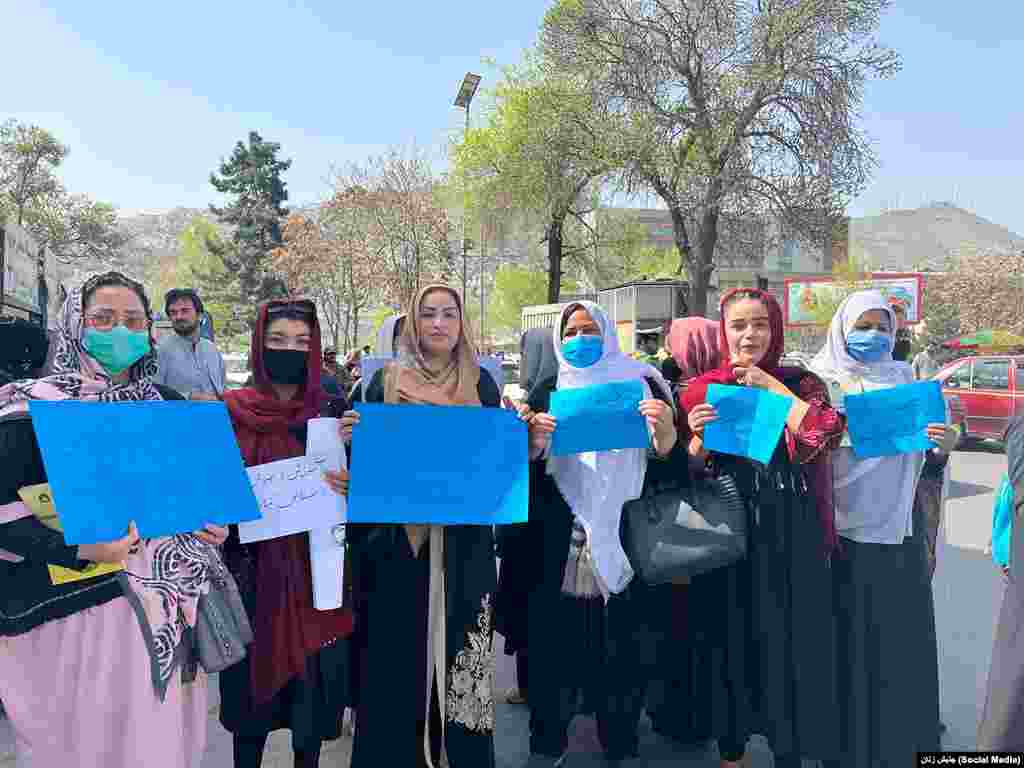 رینا امیری، نمایندۀ ایالات متحده برای زنان افغانستان، نیز در تویترش گفته است که ناکامی بازنشدن مکاتب به روی دختران بالای صنف ششم در سراسر افغانستان، نه تنها اعتماد به تعهدات طالبان را تضعیف می‌کند، بلکه امید خانواده‌ها را برای آیندۀ بهتر برای دختران شان از بین می‌برد.
