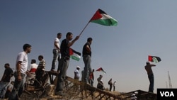 Manifestantes palestiinos protestan cerca de la frontera entre Gaza e Israel.