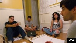 Los opositores a la ley exigen que se declare inconstitucional antes de que entre en vigor el próximo 1 de julio.