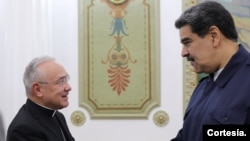 Monseñor Edgar Peña Parra visitó este fin de semana al presidente de Venezuela, Nicolás Maduro, en el Palacio de Miraflores, en Caracas. [Foto: Cortesía Presidencia de Venezuela]