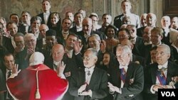 El Papa Benedicto XVI durante la audiencia con diplomáticos extranjeros acreditados ante la Santa Sede.