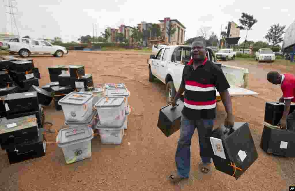 An electoral worker delivers boxes to a district counting center in Kampala, Uganda, Feb. 20, 2016.