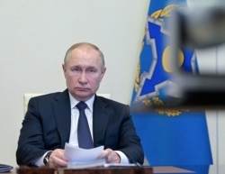 Rossiya Prezidenti Vladimir Putin KXShTning Qozog'istondagi vaziyat bo'yicha o'tkazgan favqulodda yig'inida qatnashmoqda.