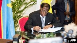 Alexis Thambwe Mwamb azali kotia manzaka na mokanda na Kinshasa, le 1er janvier 2017