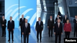 Los líderes de la OTAN posan para una foto antes de la cumbre de la alianza que comenzó el lunes 14 de junio de 2021 en Bruselas.