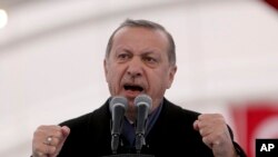 Le président turque Recep Tayyip Erdogan lors de la cérémonie d'ouverture du Tunnel Eurasie à Istanbul, 20 décembre, 2016. 