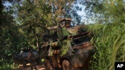 Des soldats français en patrouille à Bambari, Centrafrique, le 24 mai 2014.