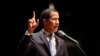 El presidente encargado de Venezuela, Juan Guaidó, niega tener vínculos con paramilitares colombianos.