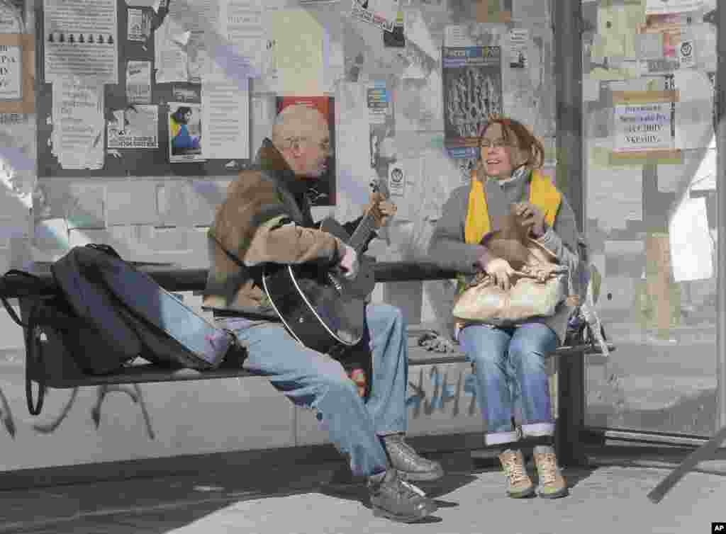 People talk in Independence Square, Kyiv, March, 12, 2014.