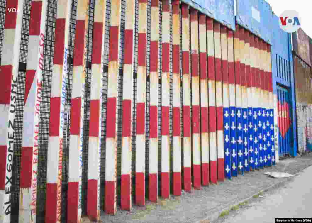 De la mano del muralista mexicano, alrededor de 4.000 artistas de todas partes del mundo han llegado a las playas de Tijuana a hacer su contribución. 
