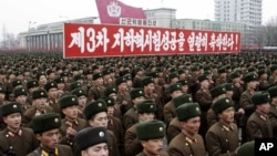 지난 2013년 2월 북한 평야에서 3차 핵실험 성공을 자축하는 대규모 군중대회가 열렸다. (자료사진)