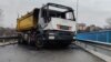 Kamioni izgoreli tokom noći u Sjevernoj Mitrovici, na mostu koji vodi na Dudin krš i povezuje se sa magistralnim putem Priština-Raška.