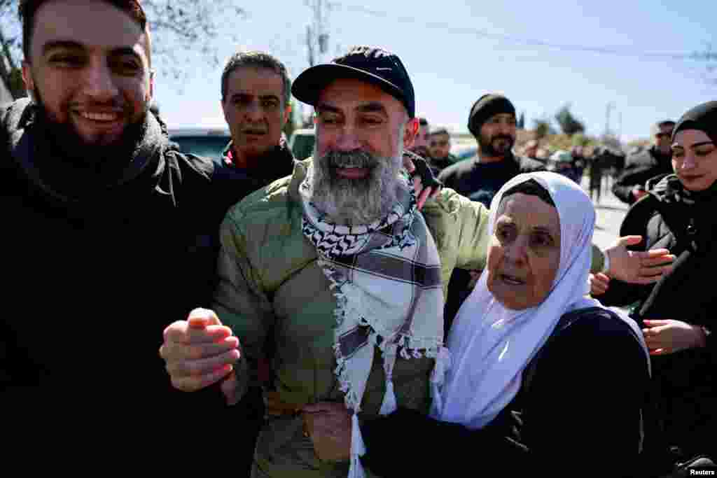 تا حالا، در مرحله نخست این آتش‌بس، ۲۱ گروگان و بیش از ۷۳۰ زندانی فلسطینی آزاد شده‌اند.