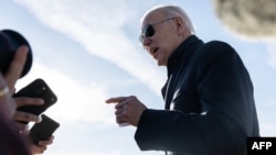 រូបឯកសារ៖ លោកប្រធានាធិបតី Joe Biden ថ្លែងទៅកាន់អ្នកសារព័ត៌មាននៅក្រុង Hagerstown រដ្ឋ Maryland ស.រ.អ.នៅថ្ងៃទី៤ ខែកុម្ភៈ ឆ្នាំ២០២៣។ នៅថ្ងៃនោះ លោក Biden បានអបអរសាទរអ្នកបើកយន្តហោះដែលបានបាញ់ទម្លាក់បាឡុងចារកម្មរបស់ចិន។