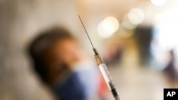 La Organización Panamericana de la Salud anunció el 6 de abril de 2022 que seguirá enviando y gestionando vacunas contra COVID-19 para Venezuela, pese a que la nación sudamericana le debe unos 11 millones de dólares. 