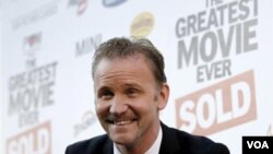 Morgan Spurlock en su documental sobre publicidad dentro de las películas “Pom magnífico: la mejor película nunca vendida”.