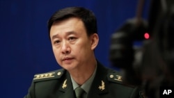 우첸 중국 국방부 대변인은 24일 베이징에서 열린 기자회견에서 인도와 국경 분쟁지역의 긴장 완화를 위한 조치에 합의했다고 밝혔다. 