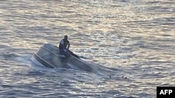 Imagen de archivo la Guardia Costera de EEUU buscaba a 39 personas reportadas como desaparecidas cuando un bote volcó frente a la costa de Florida, el 25 de enero de 2022.