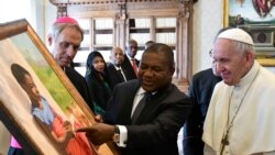 Visita papal ofusca campanha eleitoral