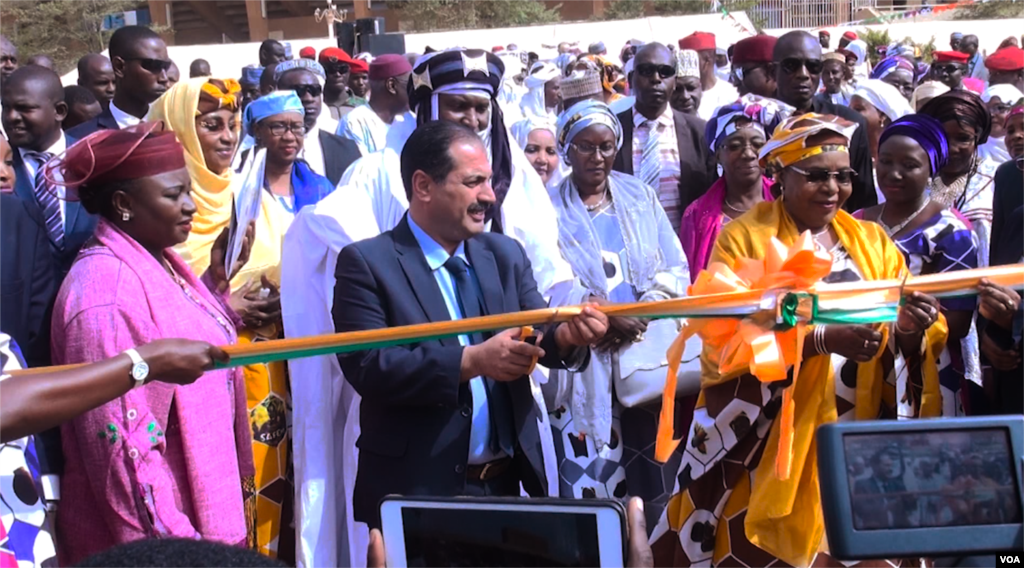 Uwargidan shugaban kasar Nijar Aissatou Issoufou Mahamadou ta halarci bikin baje koli na kungiyar matan Nijar CONGAFEN a Yamai. Nuwamaba 27, 2017