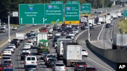 Une longue file de voitures sur l'autoroute Interstate alors que beaucoup quittent le sud de la Floride suivant l'ordre d'évacuation en prévision de l'ouragan Irma, vendredi 8 septembre 2017.
