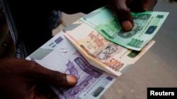 Depuis le début de l'année, le franc congolais s'est déprécié d'environ 15% par rapport au dollar.