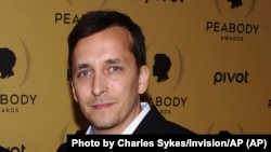 ARHIVA - Brent Reno na dodeli nagrada Pibodi u Njujorku 2015. (Foto: Charles Sykes/Invision/AP)