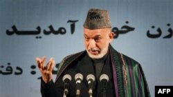 AQSh diplomatlari orasida kechgan yozma muloqotlarda prezident Karzay biror kuchga ega emas, gapini hech kimga o’tkaza olmaydi degan izohlar bor.