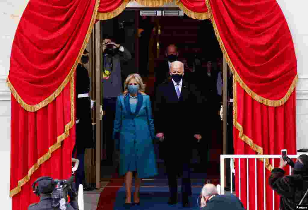 El presidente electo Joe Biden y su esposa Jill Biden llegan para su toma de posesión como presidente de Estados Unidos.