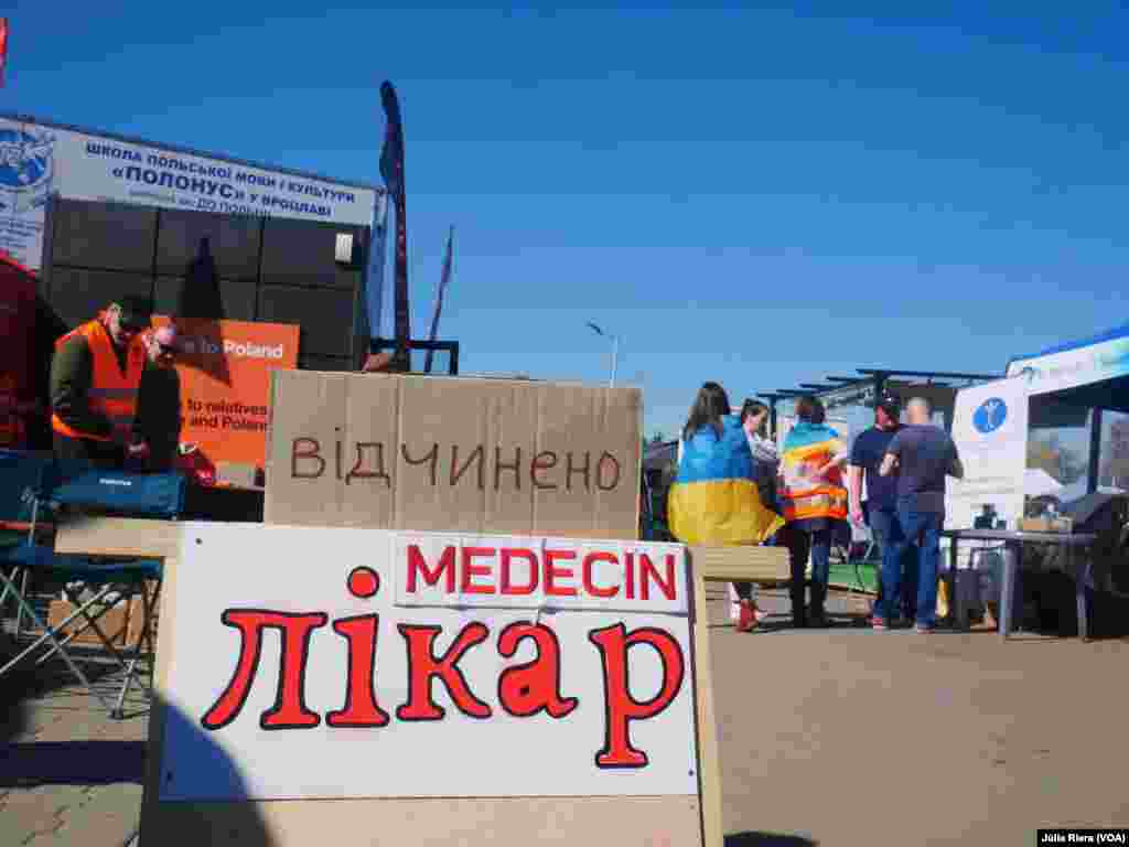 Algunas organizaciones ofrecen servicios médicos gratuitos para los recién llegados.