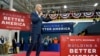 ARCHIVO - El presidente Joe Biden habla sobre creación de empleos y la economía en SK Siltron CSS, una fábrica de chips de computadora en Bay City, Michigan, en noviembre de 2022.