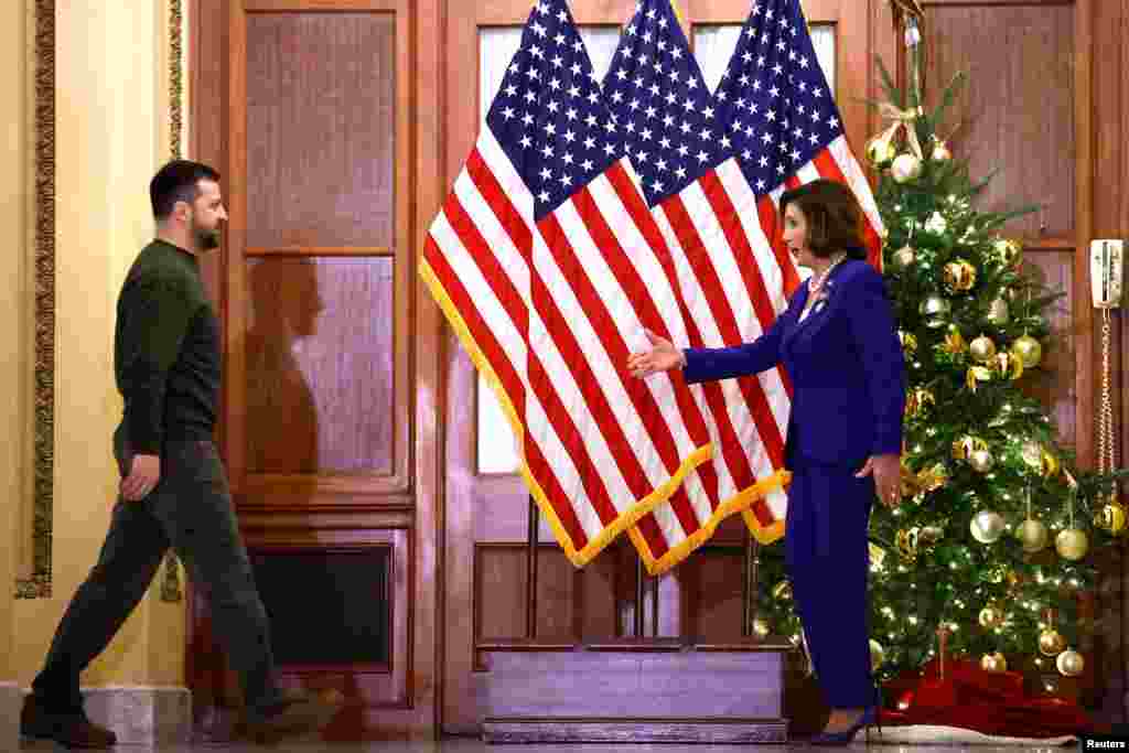 Momentos antes de intervenir en el Congreso de Estados Unidos, Volodymyr Zelenskyy se reunió con Nancy Pelosi, presidenta de la Cámara de Representantes. 