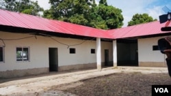 Escola nova que pode desabar 