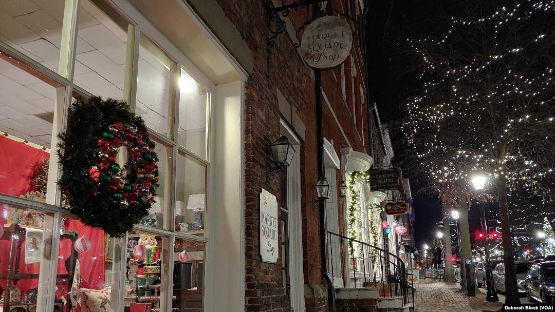 Alexandria, Virginia, has been called magical, charming and one of the best places in the United States to visit during the Christmas season. In the Old Town area, the 18th-century streets are lined with colonial-era buildings.