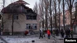 Rescuers and police officers examine parts of the drone at the site of a building destroyed by a Russian drone attack, as their attack on Ukraine continues, in Kyiv, Ukraine December 14, 2022. (REUTERS/Gleb Garanich)