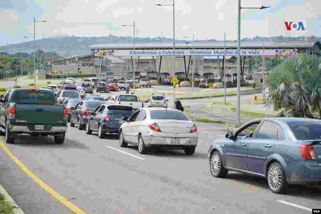 El 1 de enero se dio oficialmente el paso vehicular luego de siete años de cierre fronterizo. 