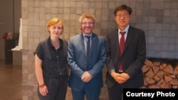 왼쪽부터 요안나 호사냑 북한인권시민연합 부국장, 파비앙 살비올리 유엔 인권이사회 진실·정의·배상·재발 방지 특별보고관, 이영환 전환기정의워킹그룹 대표.