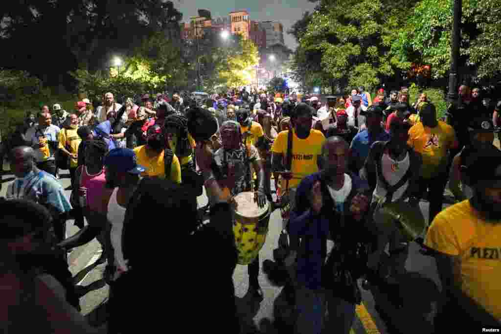 Kek pami patisipan nan festival J'ouvert la wiken Fet Travay nan Brooklyn, Nouyok siti, 6 Sept. 2021.