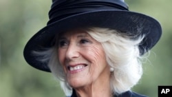 Camilla, Permaisuri, terlihat saat dia dan Raja Inggris Charles III tiba untuk resepsi amal lokal di Kastil Cardiff di Wales, Jumat 16 September 2022. (Foto: AP)