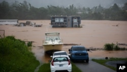 Una casa está sumergida en las inundaciones causadas por el huracán Fiona en Cayey, Puerto Rico, el domingo 18 de septiembre de 2022.